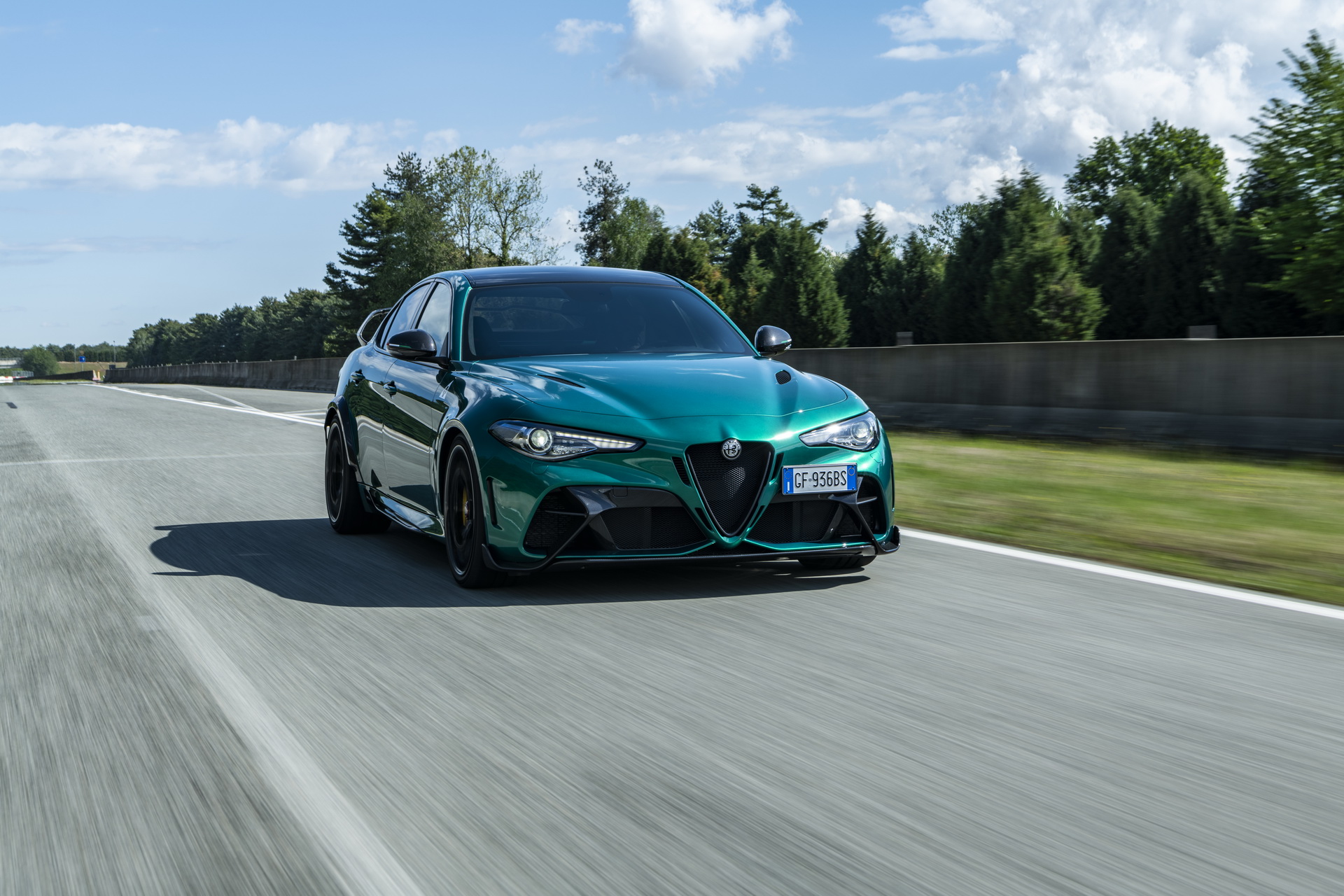 Download 2021 Alfa Romeo Giulia GTA - Front HD Wallpaper 1920x1280 #4