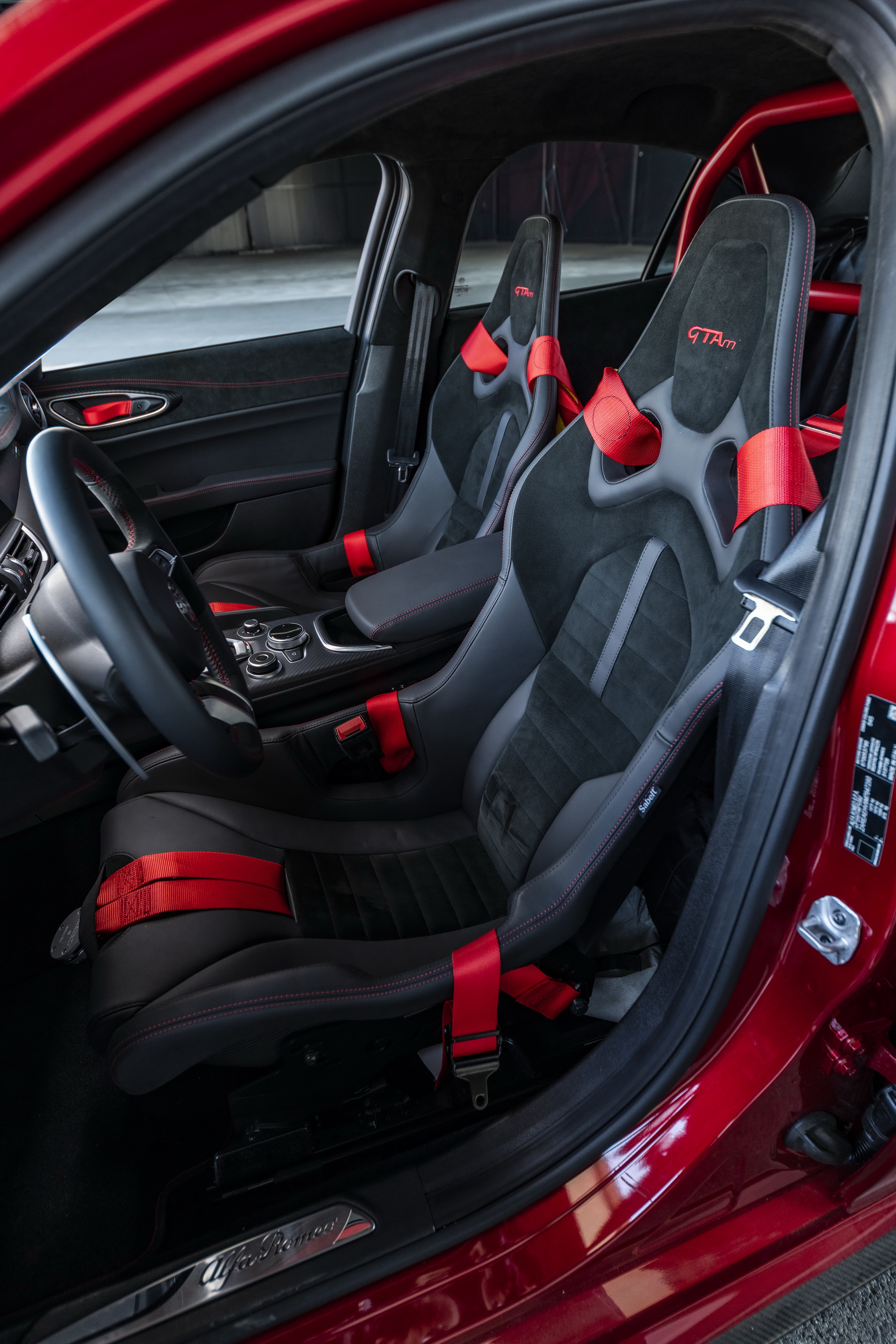 Download 2021 Alfa Romeo Giulia GTA - Interior, Seats HD Phone Wallpaper 1920x2880 #70