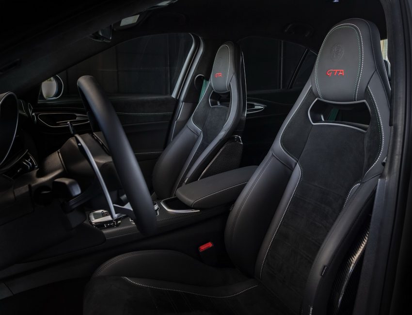 2021 Alfa Romeo Giulia GTA - Interior Wallpaper 850x649 #74