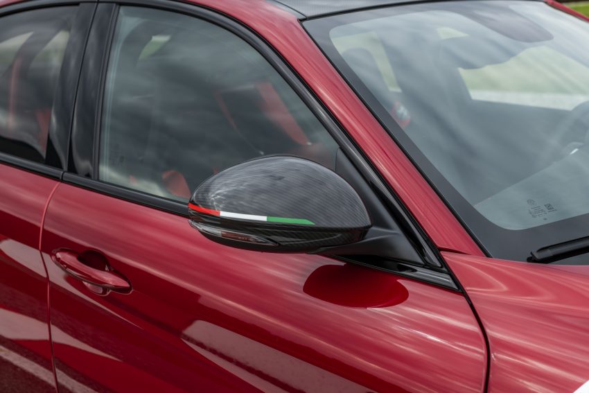 2021 Alfa Romeo Giulia GTA - Mirror Wallpaper 850x567 #34