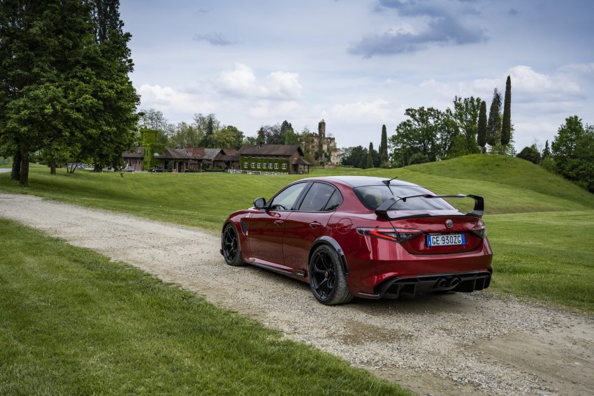 2021 Alfa Romeo Giulia GTA - Rear Three-Quarter Wallpaper 850x567 #20