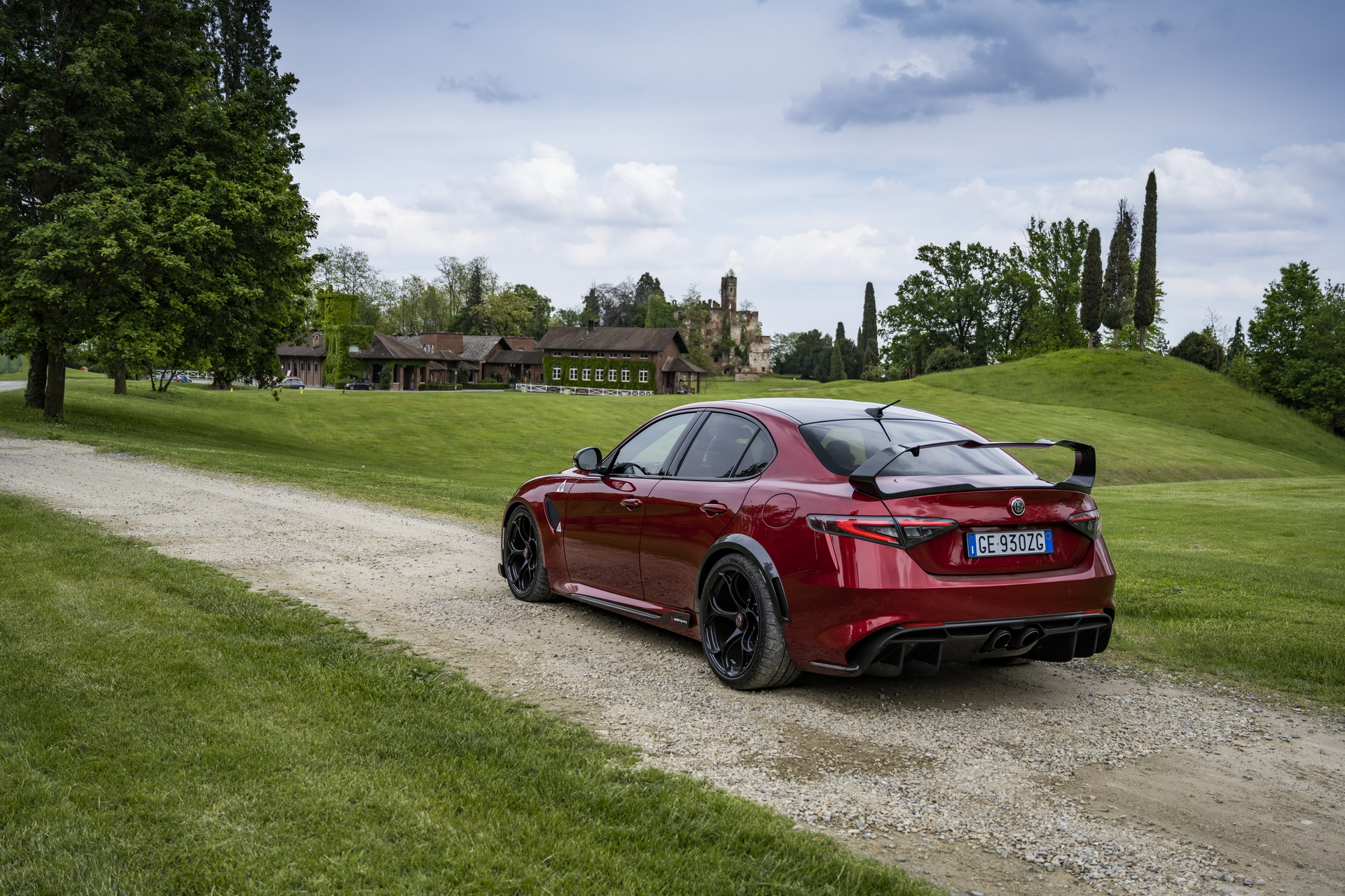 Download 2021 Alfa Romeo Giulia GTA - Rear Three-Quarter HD Wallpaper 1920x1280 #21