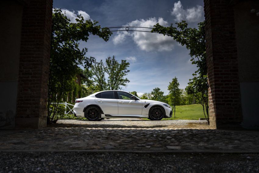 2021 Alfa Romeo Giulia GTA - Side Wallpaper 850x567 #61