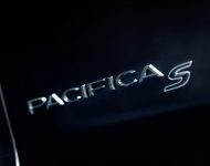 2021 Chrysler Pacifica Limited S - Badge Wallpaper 190x150