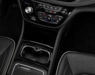 2021 Chrysler Pacifica Limited S - Central Console Wallpaper 190x150