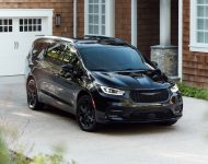 2021 Chrysler Pacifica Limited S - Front Three-Quarter Wallpaper 190x150