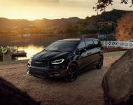 2021 Chrysler Pacifica Limited S - Front Three-Quarter Wallpaper 190x150