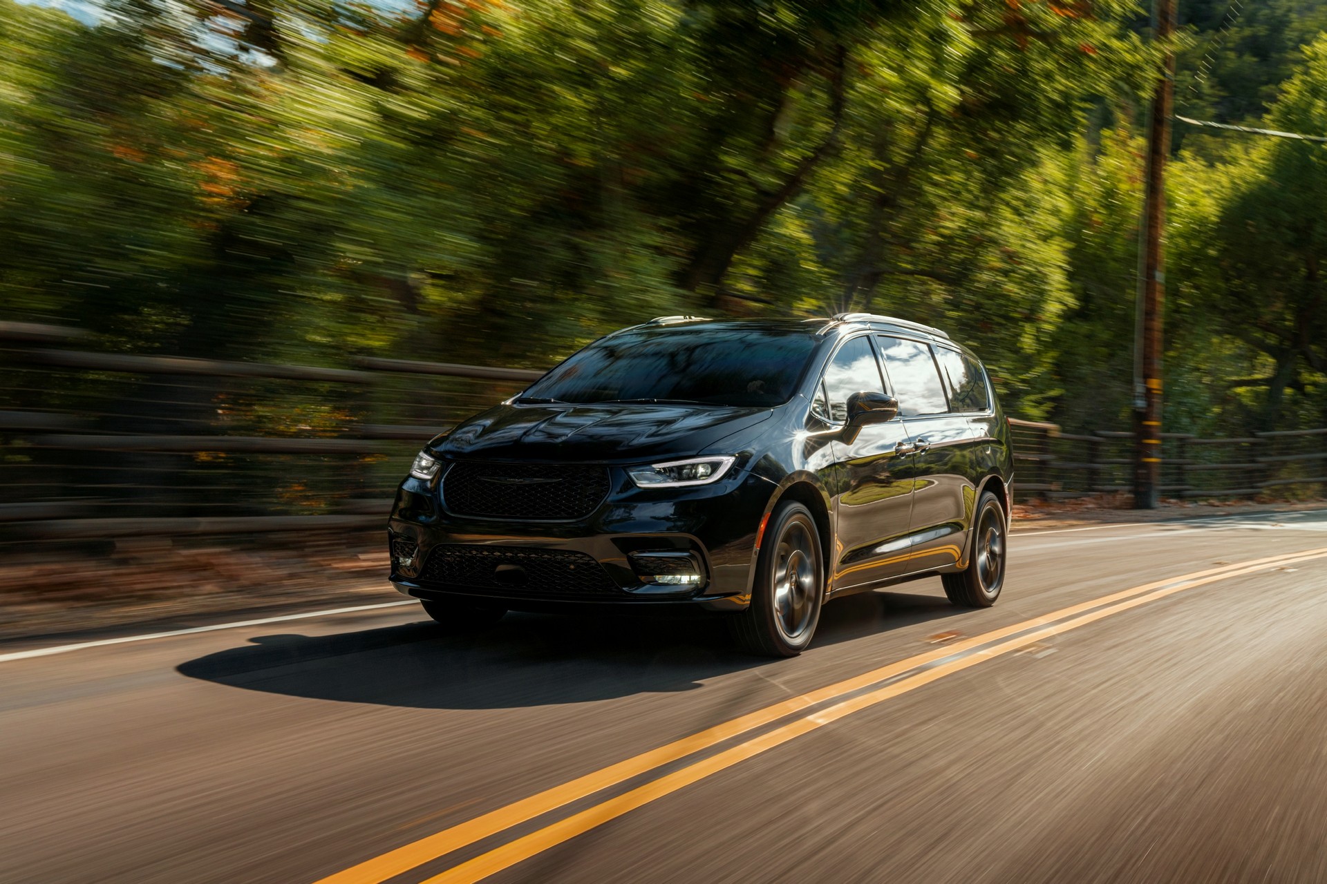 Download 2021 Chrysler Pacifica Limited S - Front Three-Quarter HD Wallpaper 1920x1280 #3