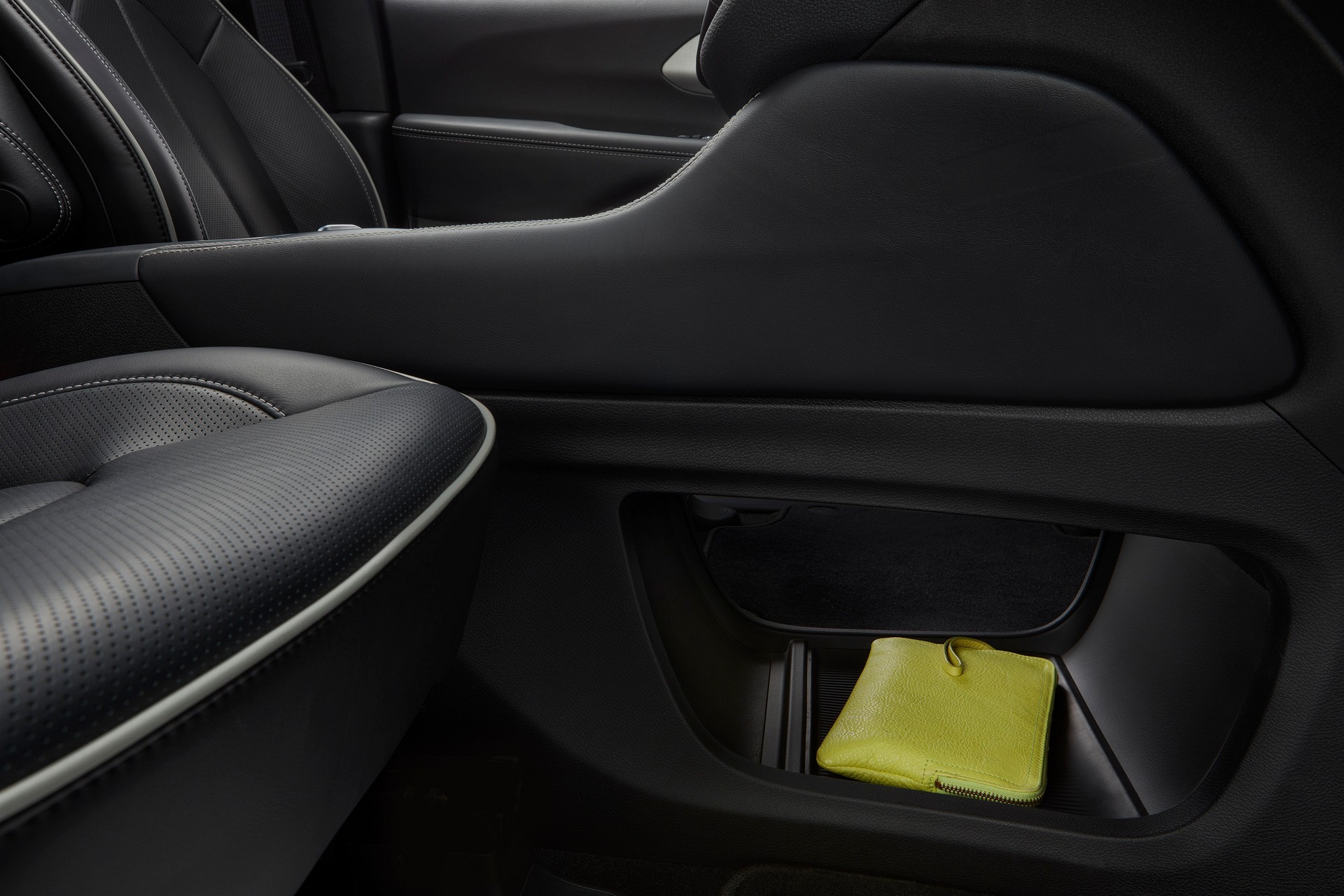 Download 2021 Chrysler Pacifica Limited S - Interior, Detail HD Wallpaper 1920x1280 #47