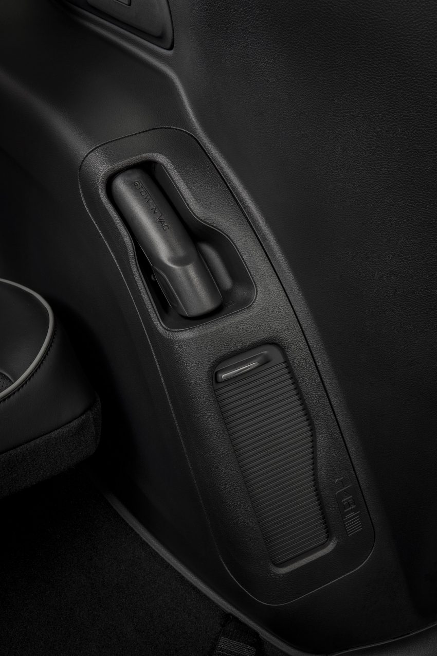 2021 Chrysler Pacifica Limited S - Interior, Detail Phone Wallpaper 850x1275 #44