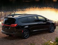 2021 Chrysler Pacifica Limited S - Rear Three-Quarter Wallpaper 190x150