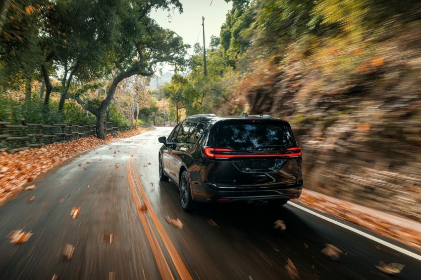 2021 Chrysler Pacifica Limited S - Rear HD Wallpapers 850x567 #8 2021 Chrysler Pacifica Limited S - Rear Wallpaper 850x567 #8