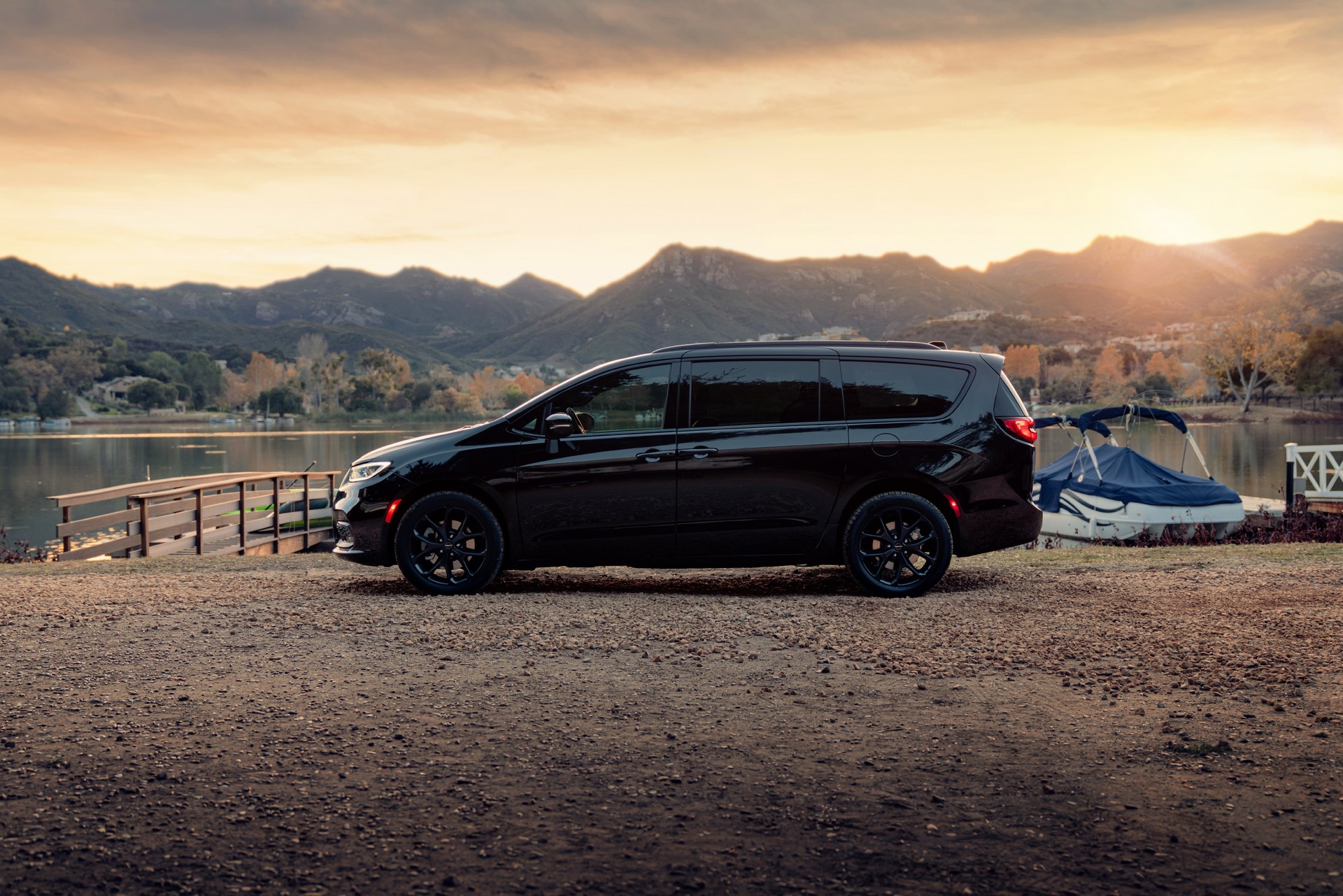 Download 2021 Chrysler Pacifica Limited S - Side HD Wallpaper 1920x1281 #25