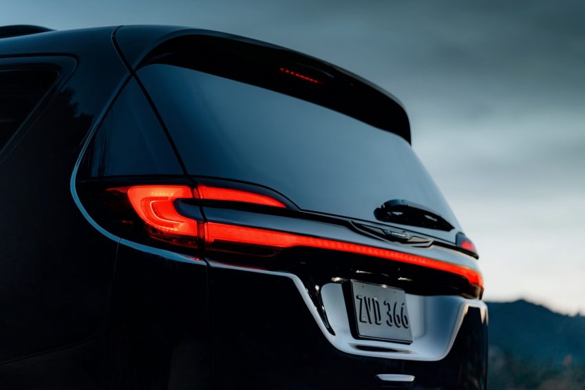 2021 Chrysler Pacifica Limited S - Tail Light HD Wallpapers 850x567 #35 2021 Chrysler Pacifica Limited S - Tail Light Wallpaper 850x567 #35