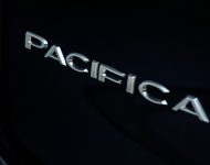 2021 Chrysler Pacifica Pinnacle - Badge Wallpaper 190x150