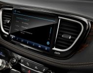 2021 Chrysler Pacifica Pinnacle - Central Console Wallpaper 190x150