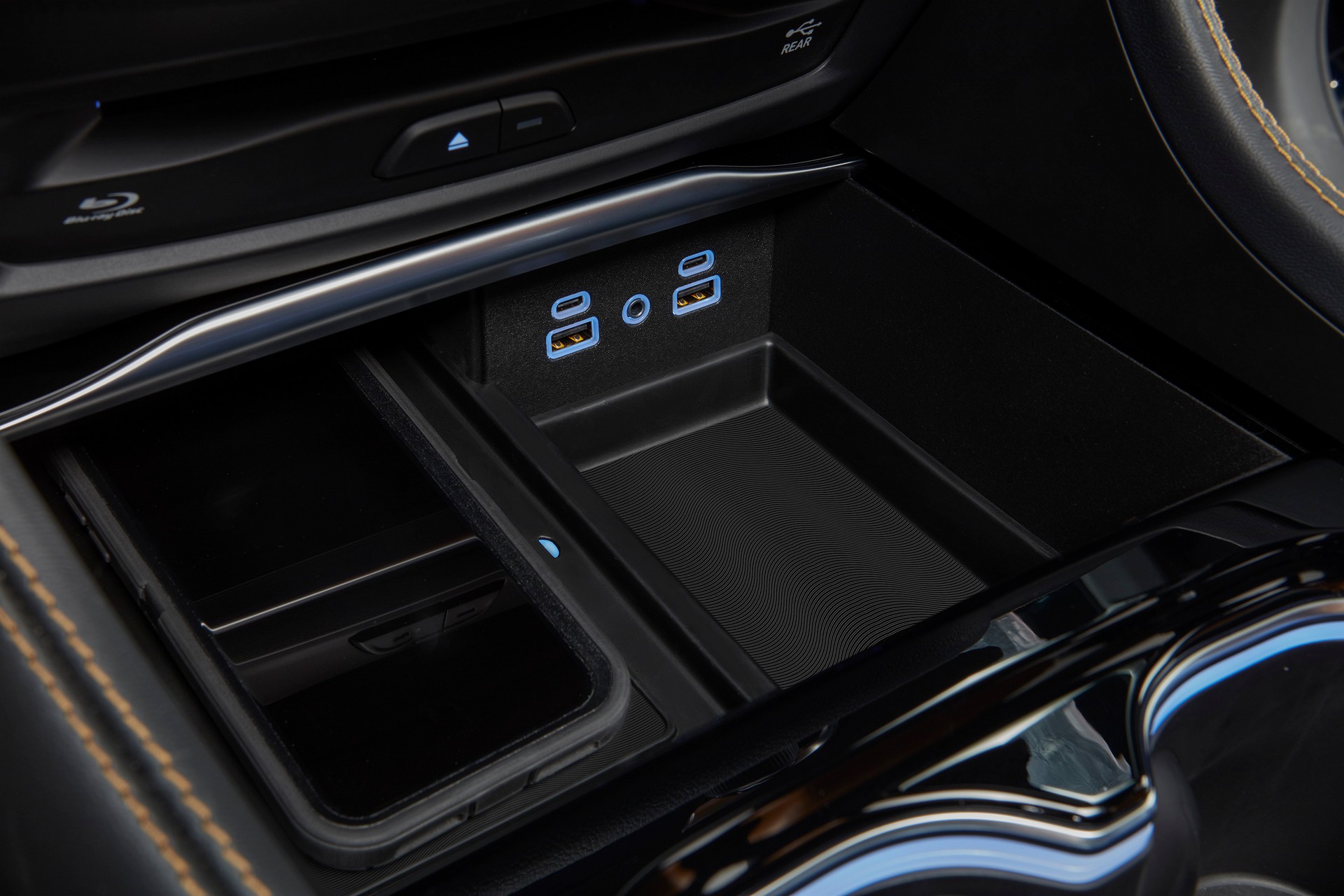 Download 2021 Chrysler Pacifica Pinnacle - Central Console HD Wallpaper 1920x1280 #53