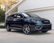 2021 Chrysler Pacifica Pinnacle - Front Three-Quarter Wallpaper 190x150