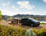 2021 Chrysler Pacifica Pinnacle - Front Three-Quarter Wallpaper 190x150