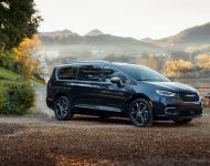 2021 Chrysler Pacifica Pinnacle - Front Three-Quarter Wallpaper 190x150