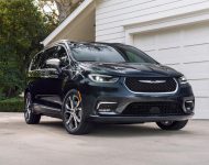 2021 Chrysler Pacifica Pinnacle - Front Three-Quarter Wallpaper 190x150