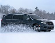 2021 Chrysler Pacifica Pinnacle - Front Three-Quarter Wallpaper 190x150