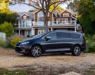 2021 Chrysler Pacifica Pinnacle - Front Three-Quarter Wallpaper 190x150
