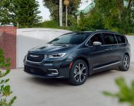 2021 Chrysler Pacifica Pinnacle - Front Three-Quarter Wallpaper 190x150