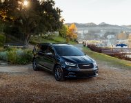 2021 Chrysler Pacifica Pinnacle - Front Three-Quarter Wallpaper 190x150