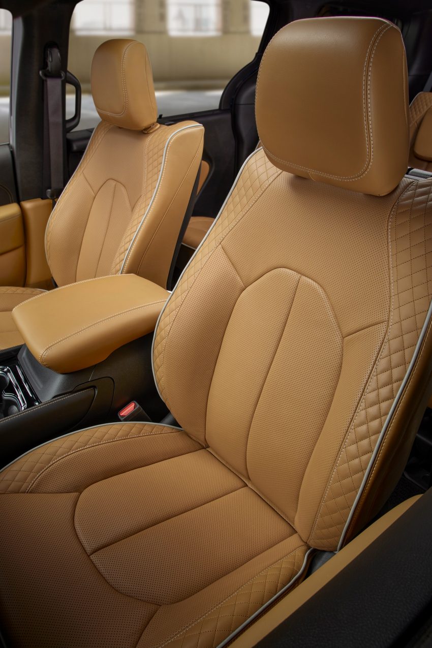 2021 Chrysler Pacifica Pinnacle - Interior, Front Seats Phone Wallpaper 850x1275 #75