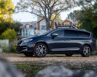 2021 Chrysler Pacifica Pinnacle - Side Wallpaper 190x150