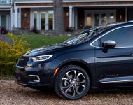 2021 Chrysler Pacifica Pinnacle - Side Wallpaper 190x150