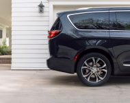 2021 Chrysler Pacifica Pinnacle - Side Wallpaper 190x150