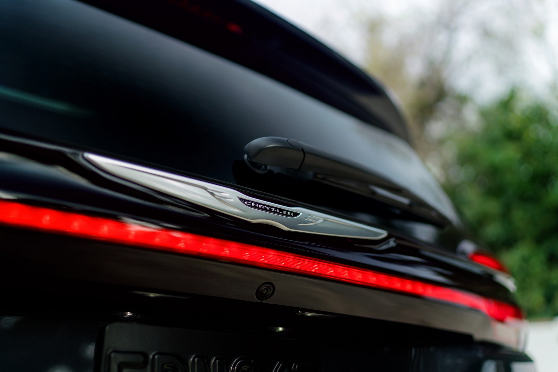 Download 2021 Chrysler Pacifica Pinnacle - Tail Light HD Wallpaper 1920x1281 #40