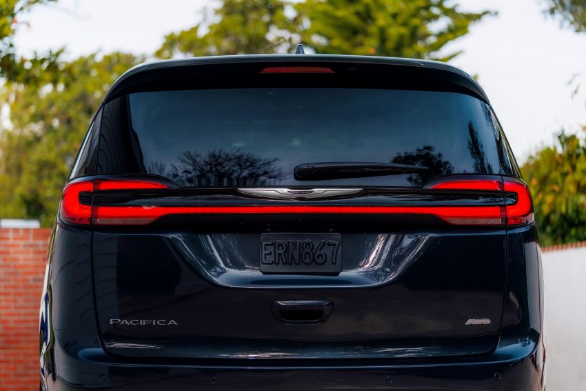 2021 Chrysler Pacifica Pinnacle - Tail Light HD Wallpapers 850x567 #32 2021 Chrysler Pacifica Pinnacle - Tail Light Wallpaper 850x567 #32