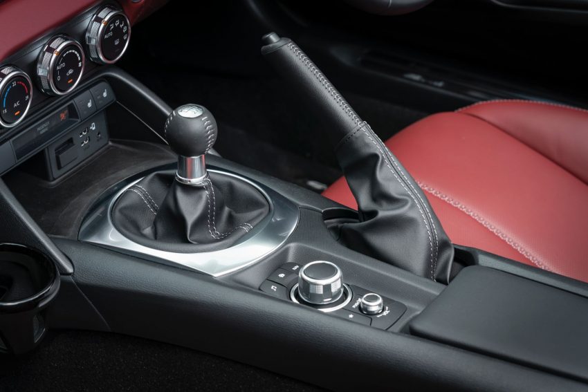 2020 Mazda MX-5 R-Sport Special Edition - Central Console Wallpaper 850x567 #84