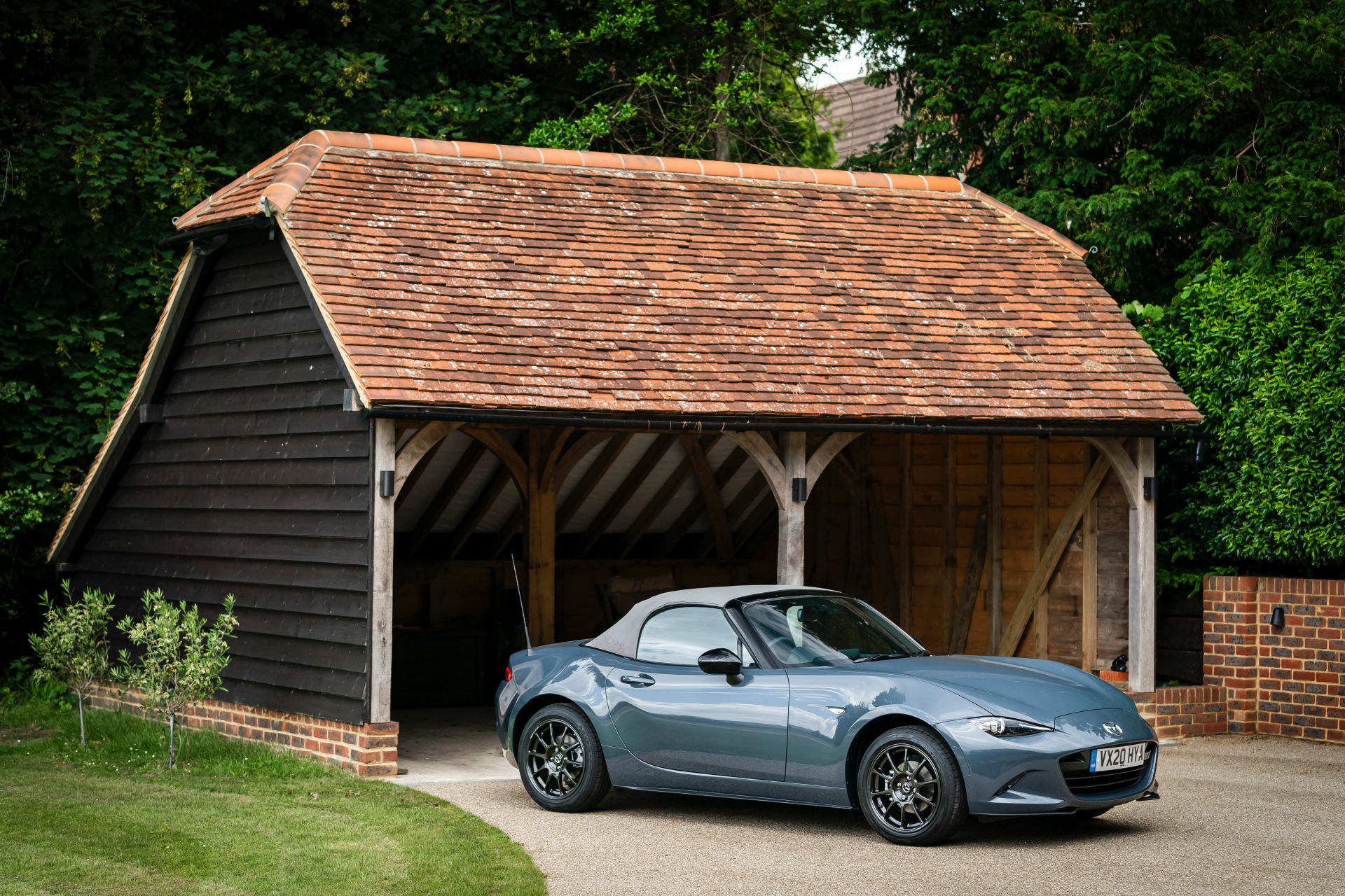 Download 2020 Mazda MX-5 R-Sport Special Edition - Front Three-Quarter HD Wallpaper 1920x1280 #47