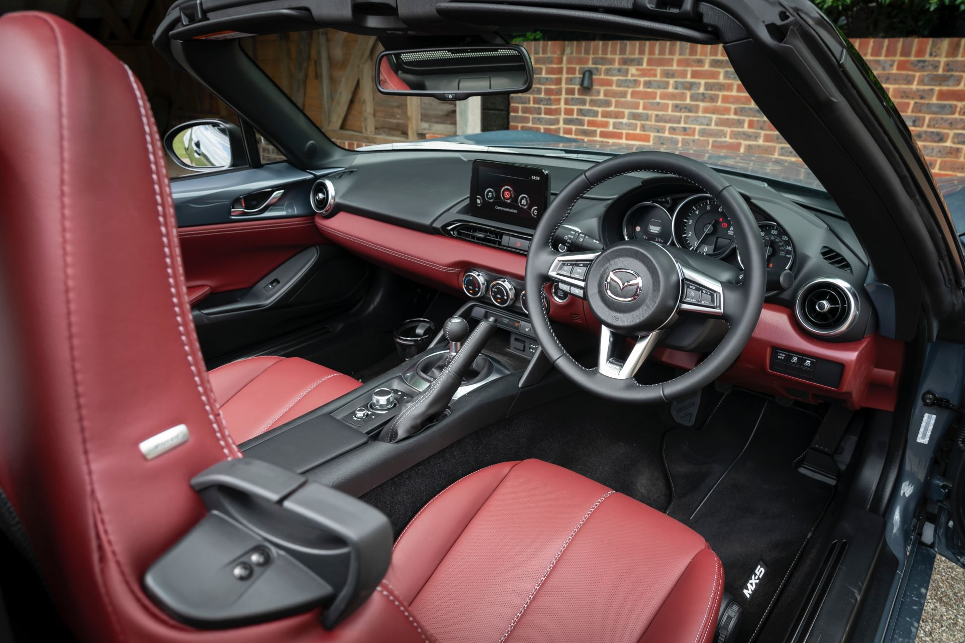 Download 2020 Mazda MX-5 R-Sport Special Edition - Interior HD Wallpaper 1920x1280 #80