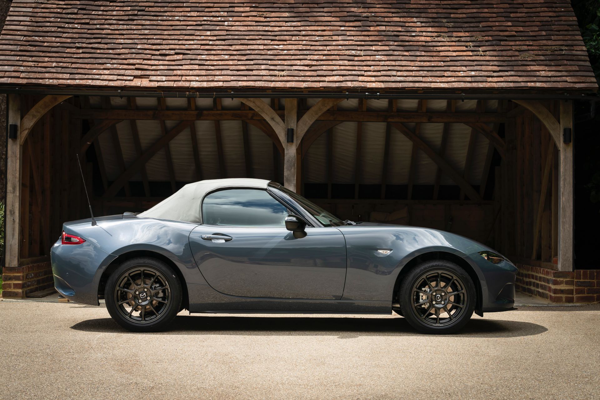 Download 2020 Mazda MX-5 R-Sport Special Edition - Side HD Wallpaper 1920x1280 #57