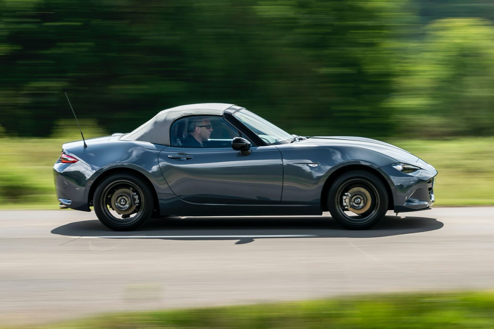Download 2020 Mazda MX-5 R-Sport Special Edition - Side HD Wallpaper 1920x1279 #31