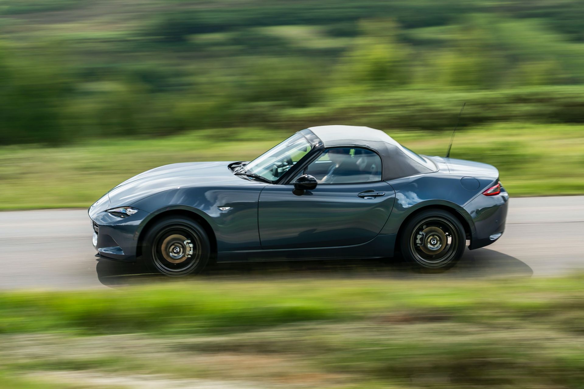 Download 2020 Mazda MX-5 R-Sport Special Edition - Side HD Wallpaper 1920x1280 #32