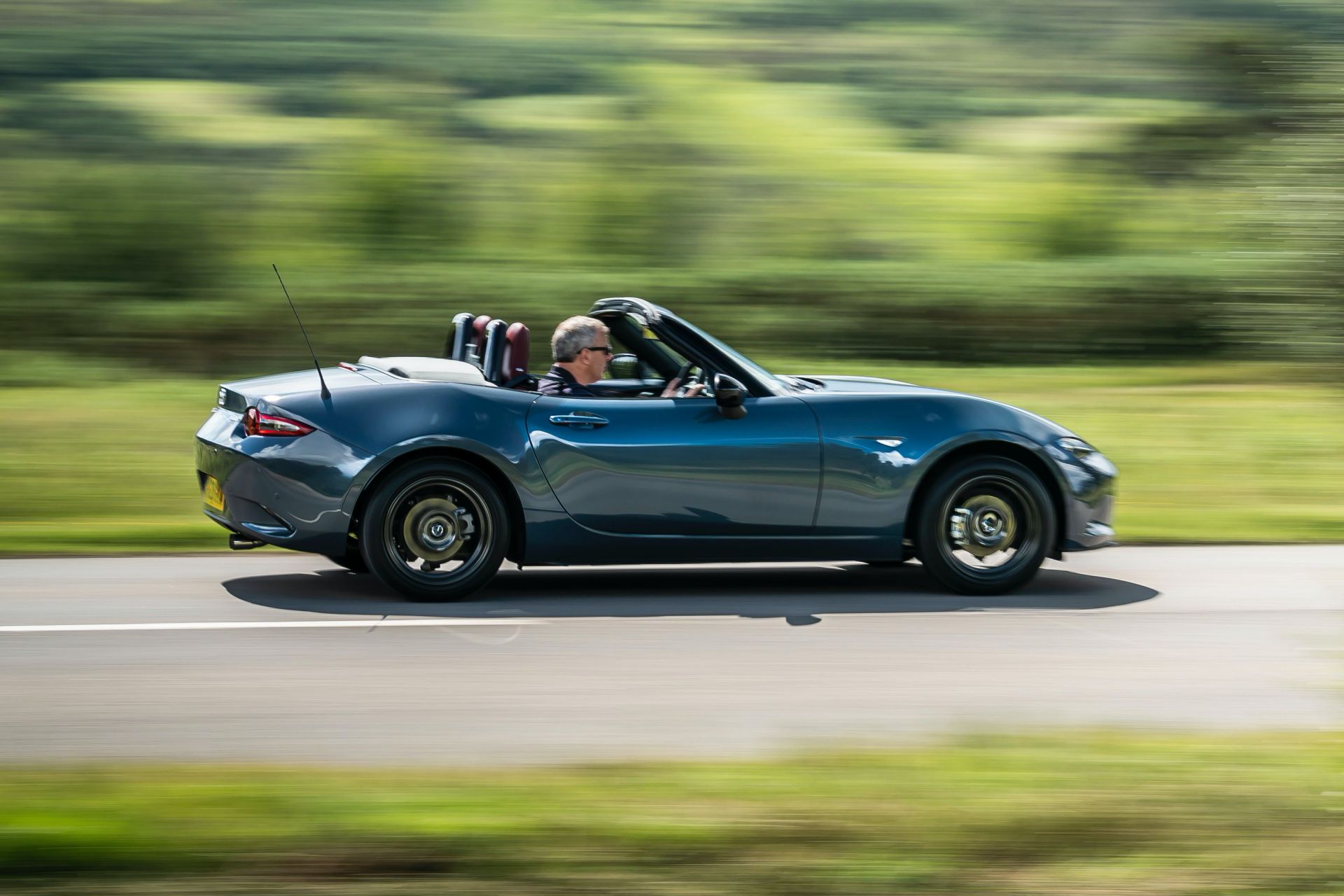 Download 2020 Mazda MX-5 R-Sport Special Edition - Side HD Wallpaper 1920x1280 #36
