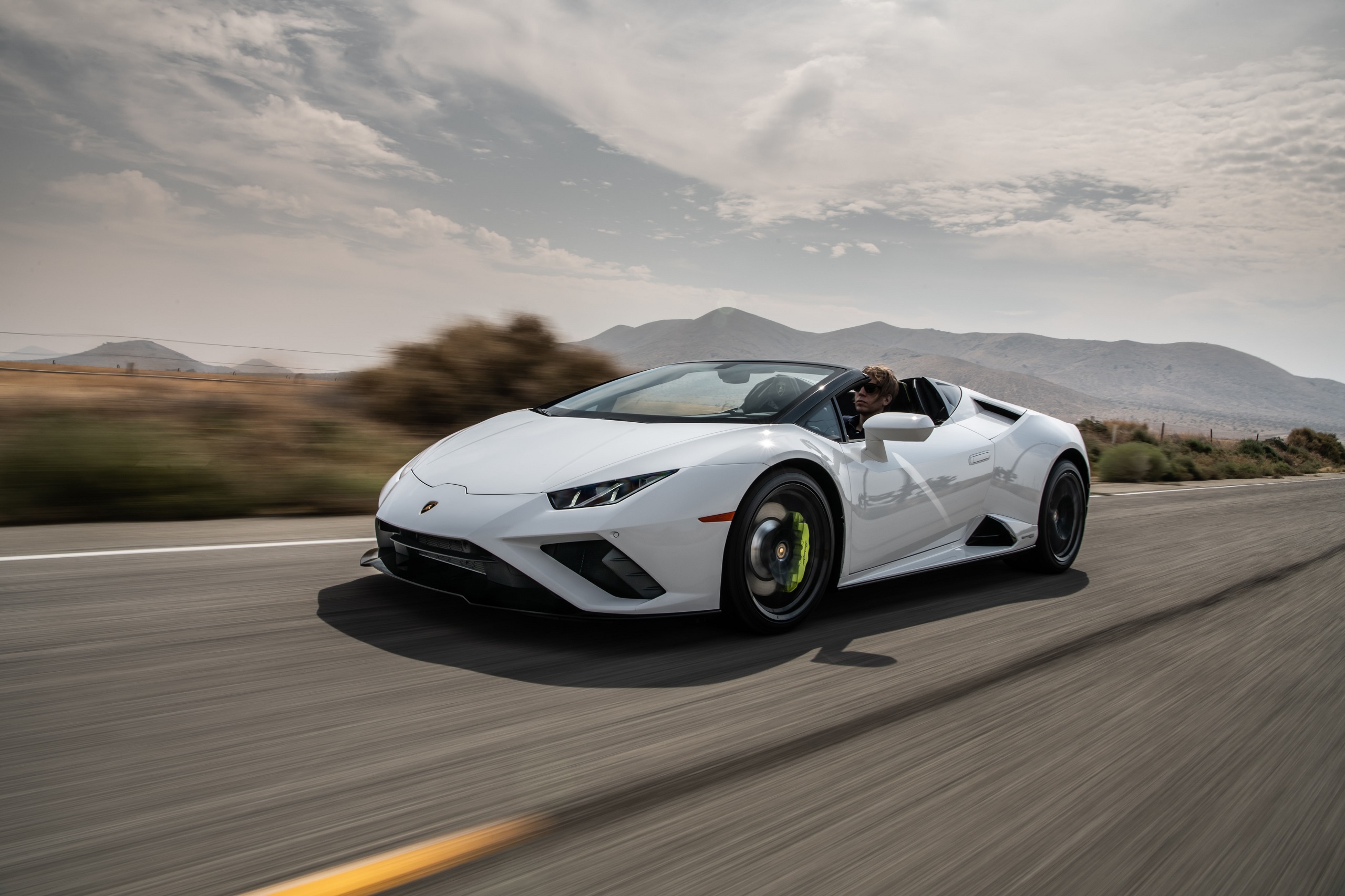 Download 2021 Lamborghini Huracán EVO RWD Spyder - Rear Three-Quarter HD Wallpaper 2560x1706 #1