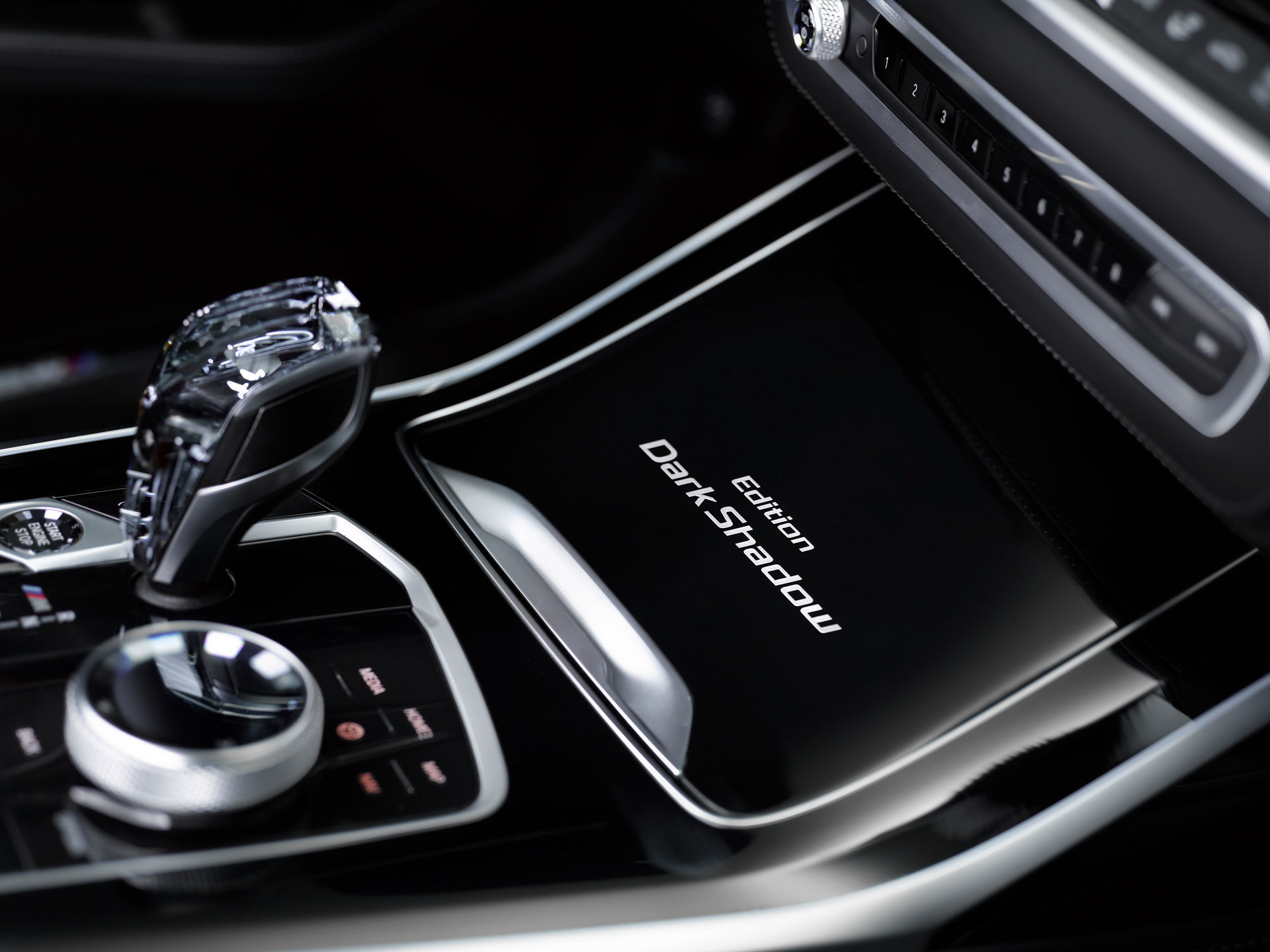 Download 2021 BMW X7 Dark Shadow Edition - Central Console HD Wallpaper 1920x1439 #15