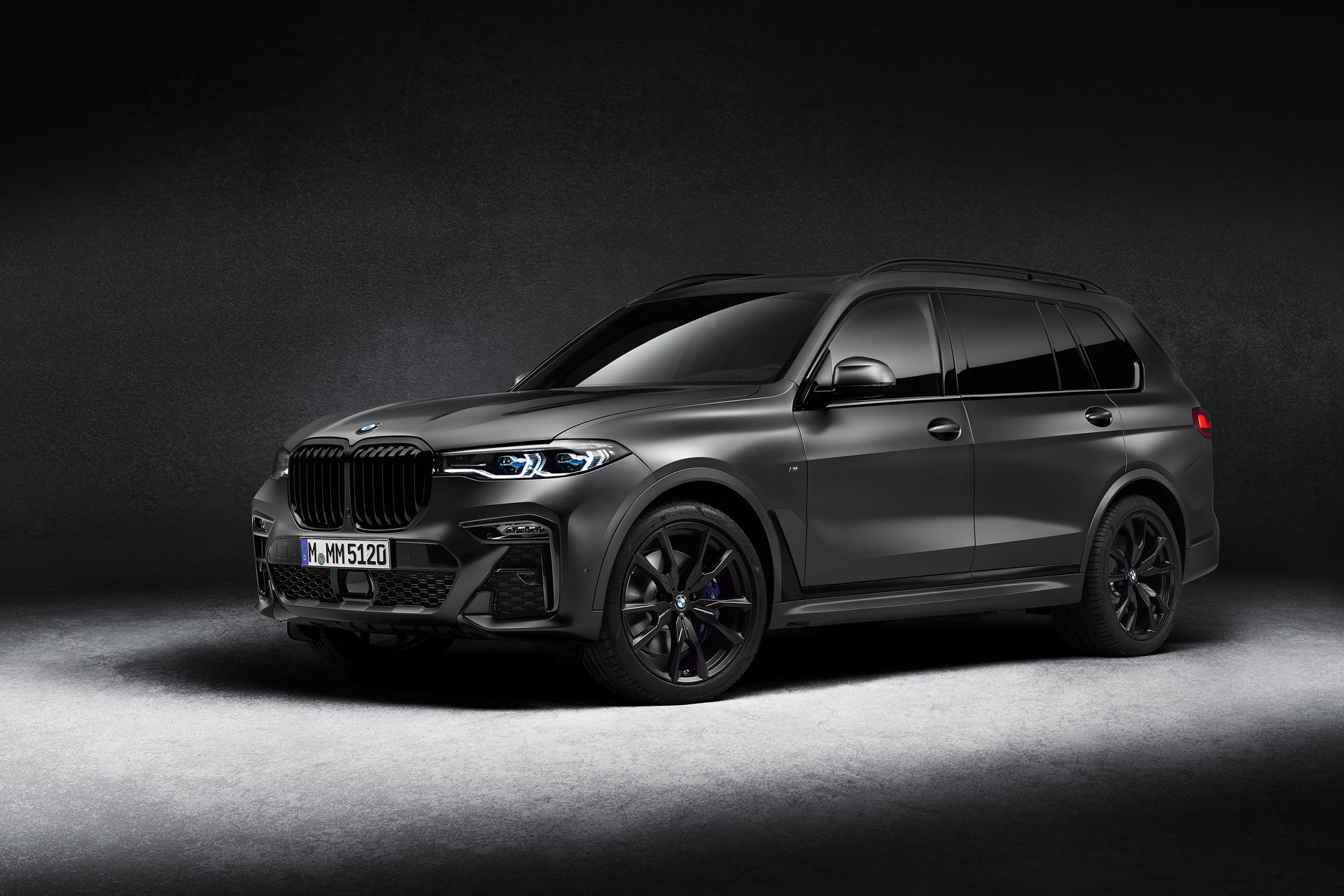 Download 2021 BMW X7 Dark Shadow Edition - Front Three-Quarter HD Wallpaper 1920x1281 #2
