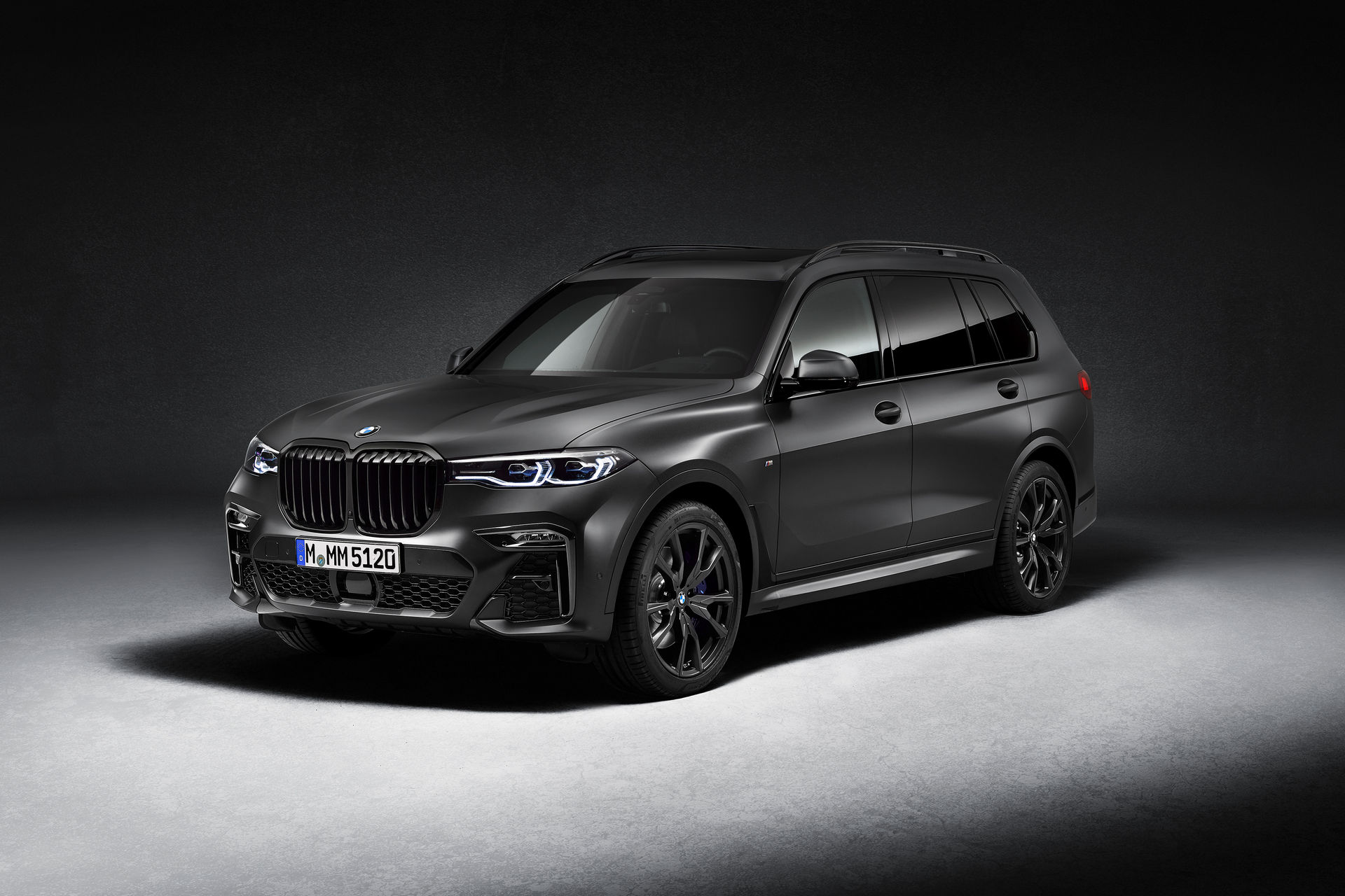 Download 2021 BMW X7 Dark Shadow Edition - Front Three-Quarter HD Wallpaper 1920x1280 #1