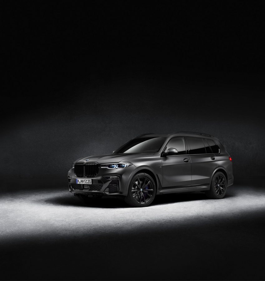 2021 BMW X7 Dark Shadow Edition - Front Three-Quarter Phone Wallpaper 850x903 #7