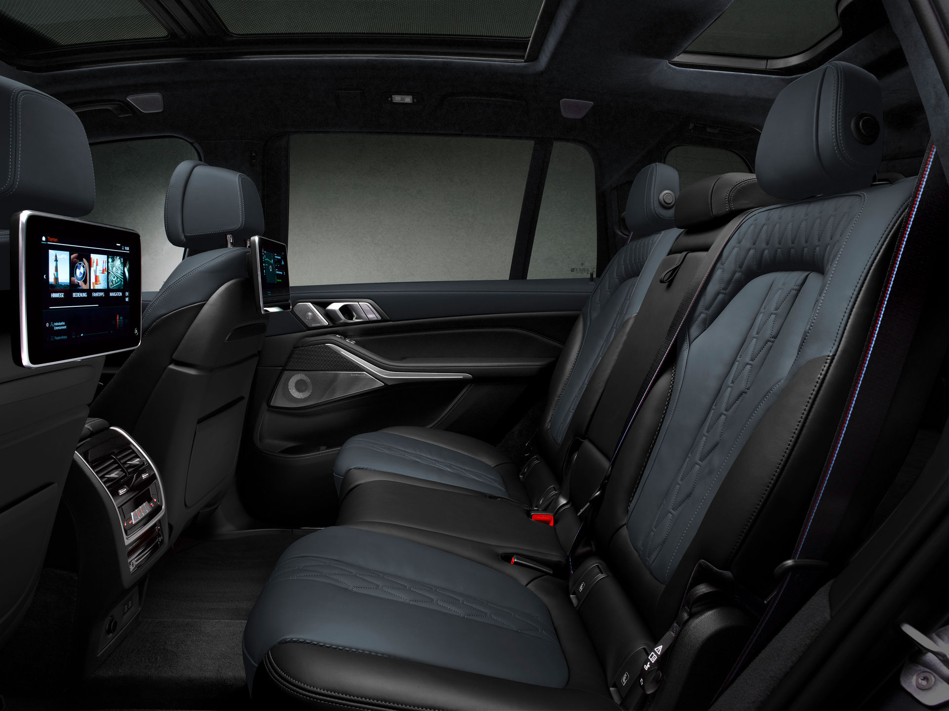 Download 2021 BMW X7 Dark Shadow Edition - Interior, Rear Seats HD Wallpaper 1920x1439 #20