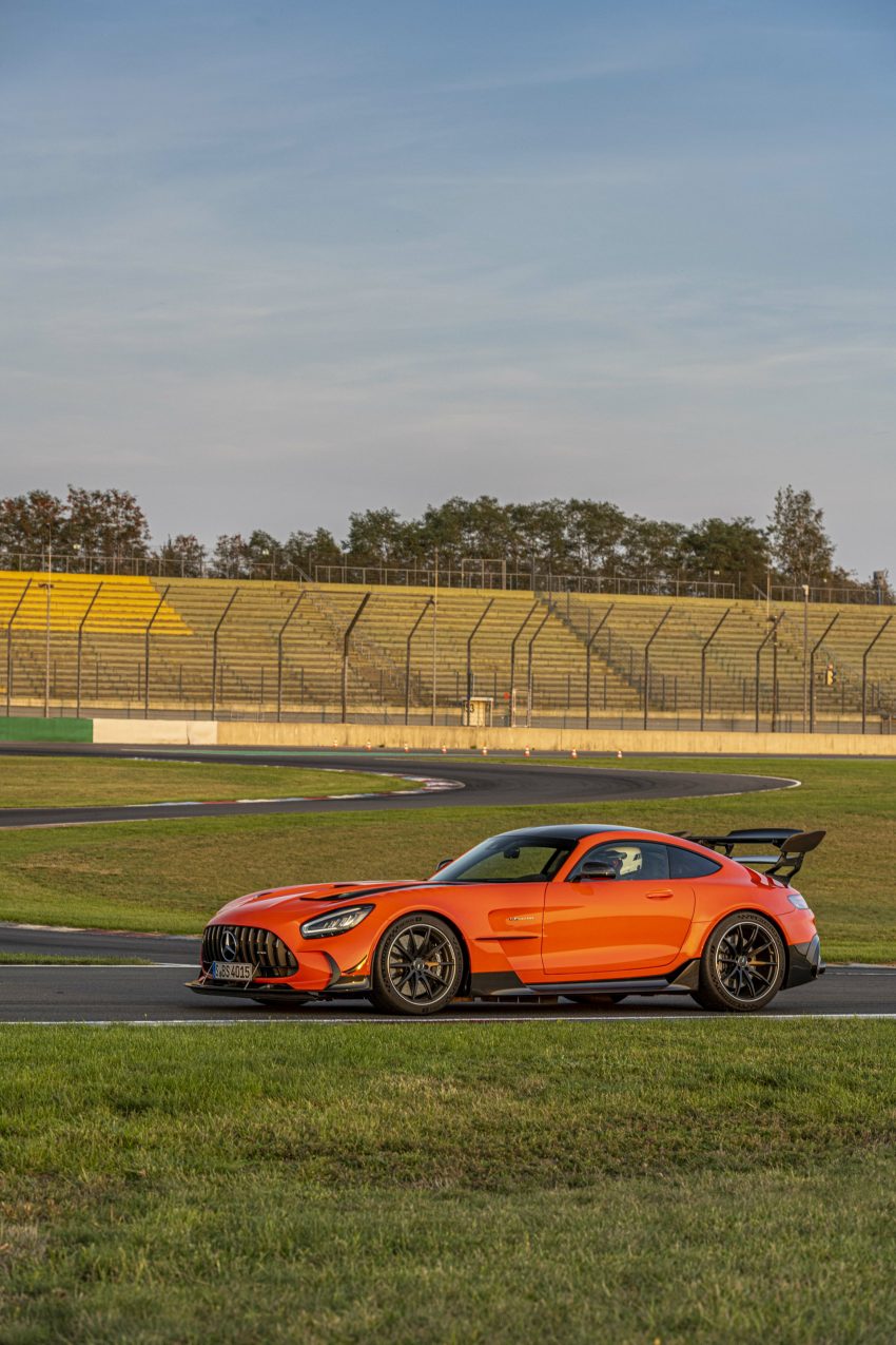 2021 Mercedes-AMG GT Black Series - Side Phone Wallpaper 850x1275 #54