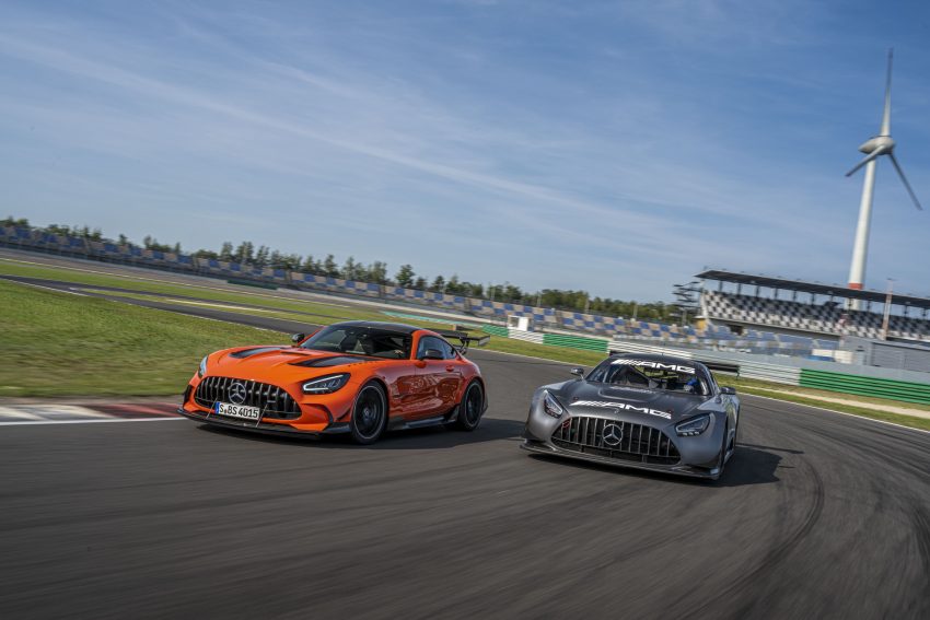 2021 Mercedes-AMG GT Black Series and AMG GT3 Racing Car - Front Three-Quarter Wallpaper 850x567 #16
